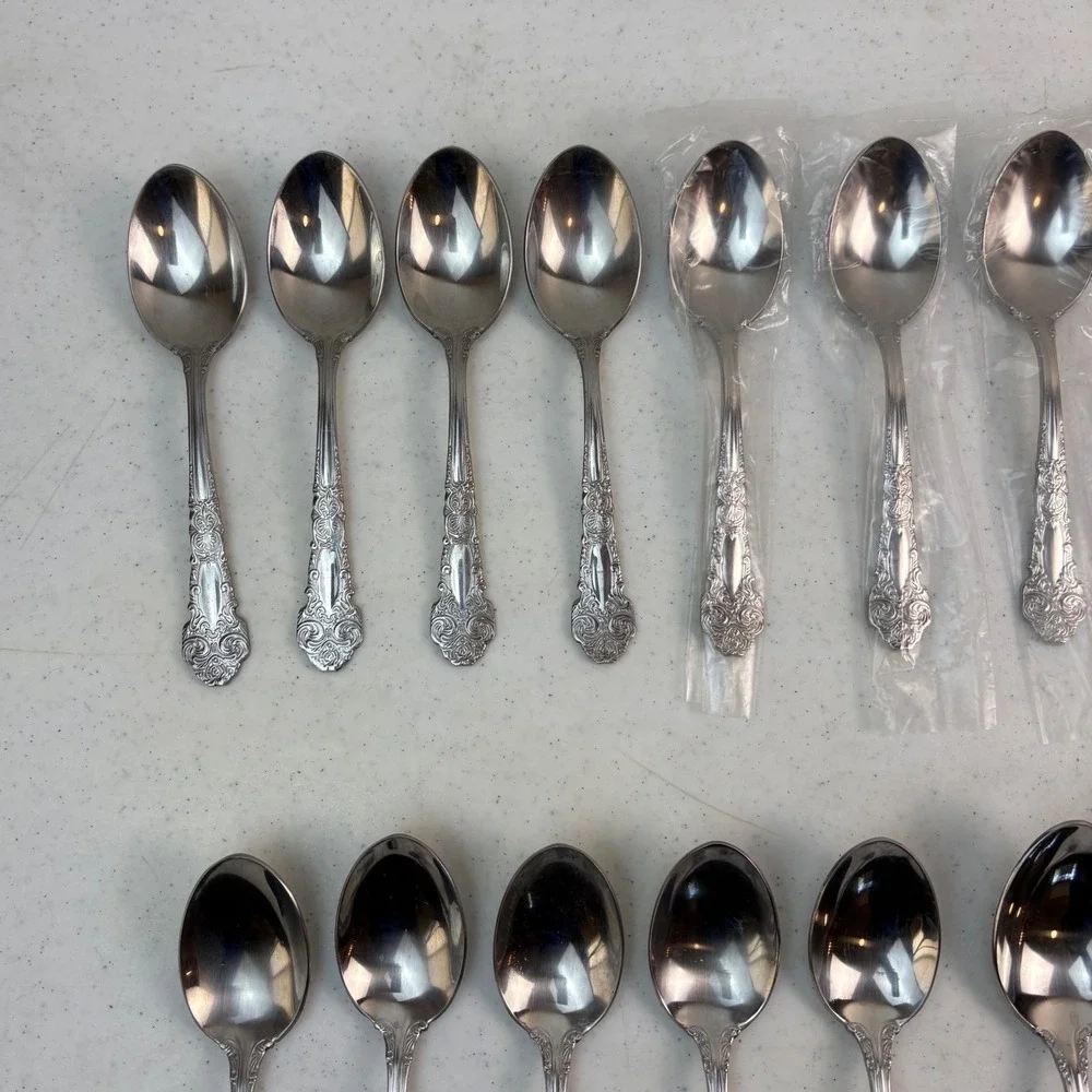 23 PCs Reed & Barton 18/10 Stainless Flatware Renaissance Tsp Oval Soup Iced Tea